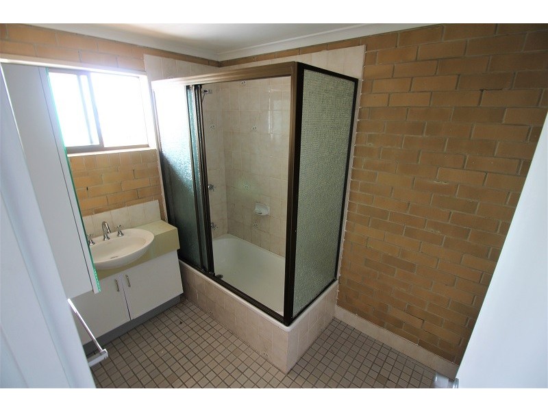 2 Sheehan Street, Milton QLD 4064