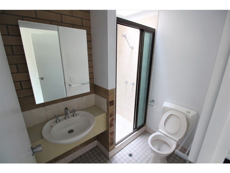 2 Sheehan Street, Milton QLD 4064