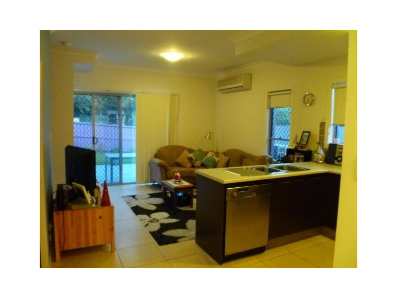 2/12 Dinmore Street, Moorooka QLD 4105