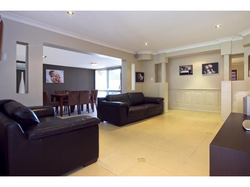 3 Lauretta Ave, Springwood QLD 4127