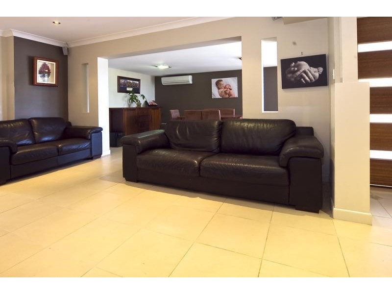 3 Lauretta Ave, Springwood QLD 4127