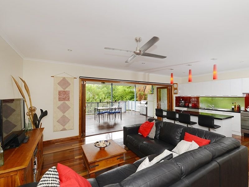 68 Stanley Road, Camp Hill QLD 4152