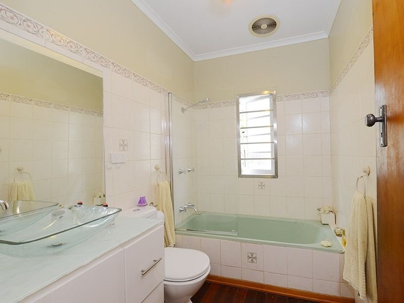 68 Stanley Road, Camp Hill QLD 4152