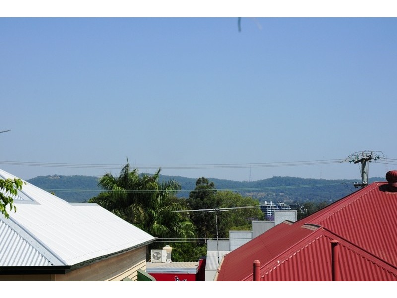 35 PARIS, West End QLD 4101