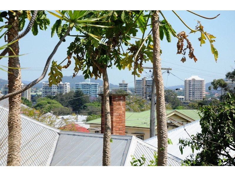 35 PARIS, West End QLD 4101