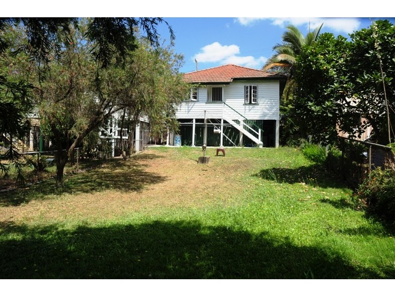 33 Tenth Av, Windsor QLD 4030