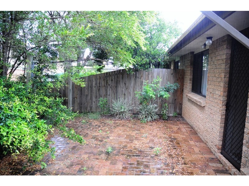 2/8 Efymia st, Daisy Hill QLD 4127