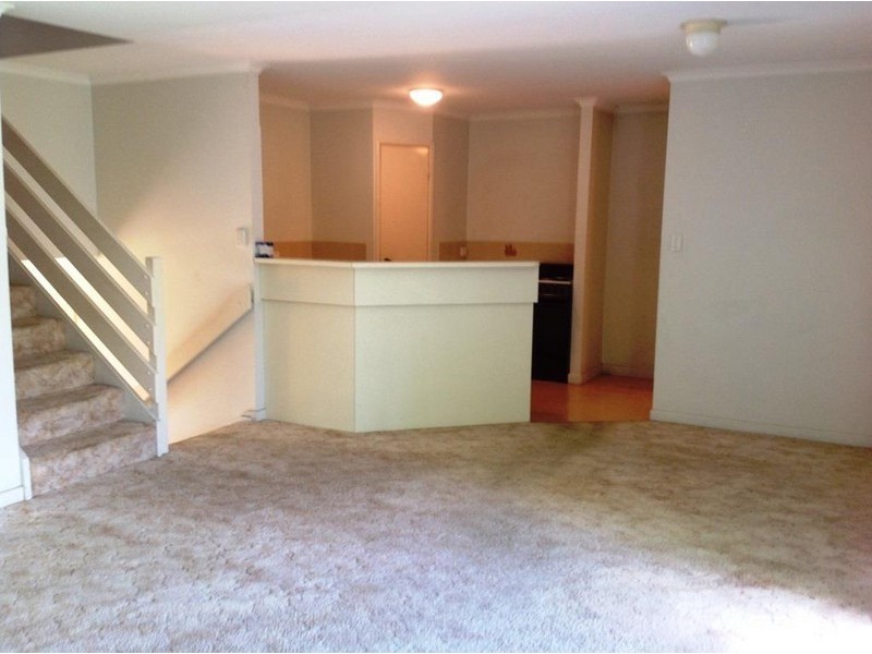 1/12 Delanty Court, Edens Landing QLD 4207