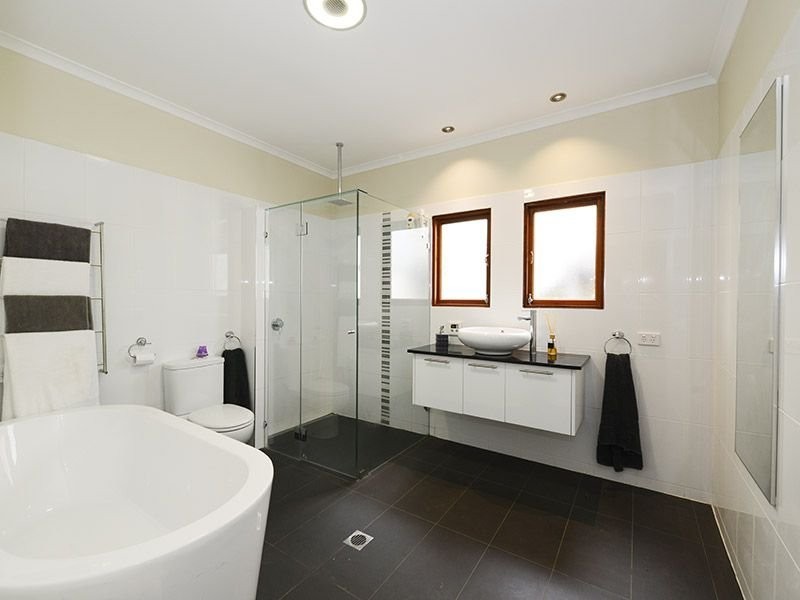 68 Stanley Road, Camp Hill QLD 4152