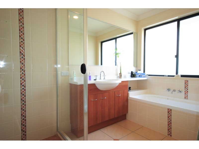 30 Pine Valley Drive, Lawnton QLD 4501