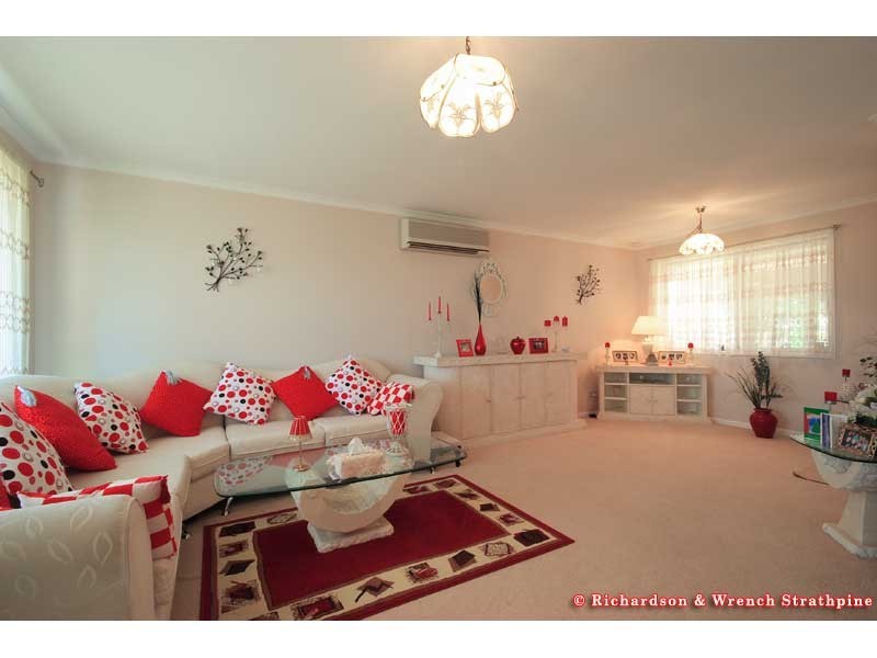 15 Pandanus Court, Kallangur QLD 4503