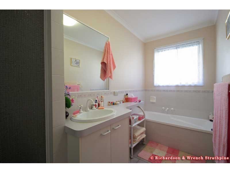 15 Pandanus Court, Kallangur QLD 4503