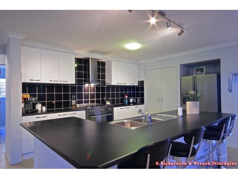 33 Bella Street, Cashmere QLD 4500