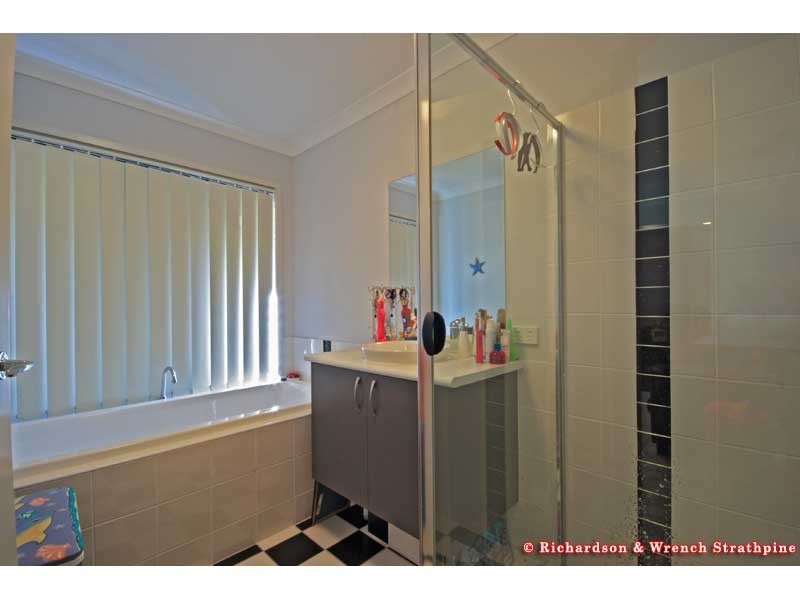 33 Bella Street, Cashmere QLD 4500