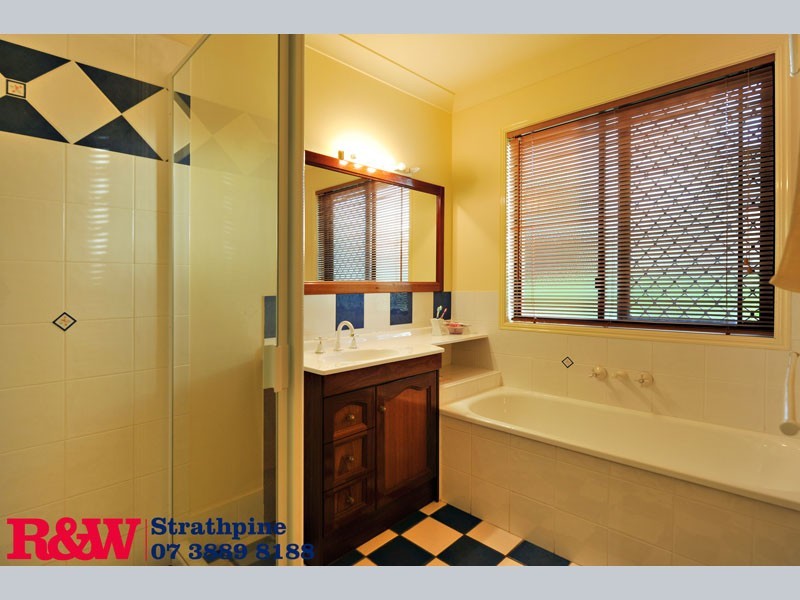 34 Paramount Drive, Warner QLD 4500