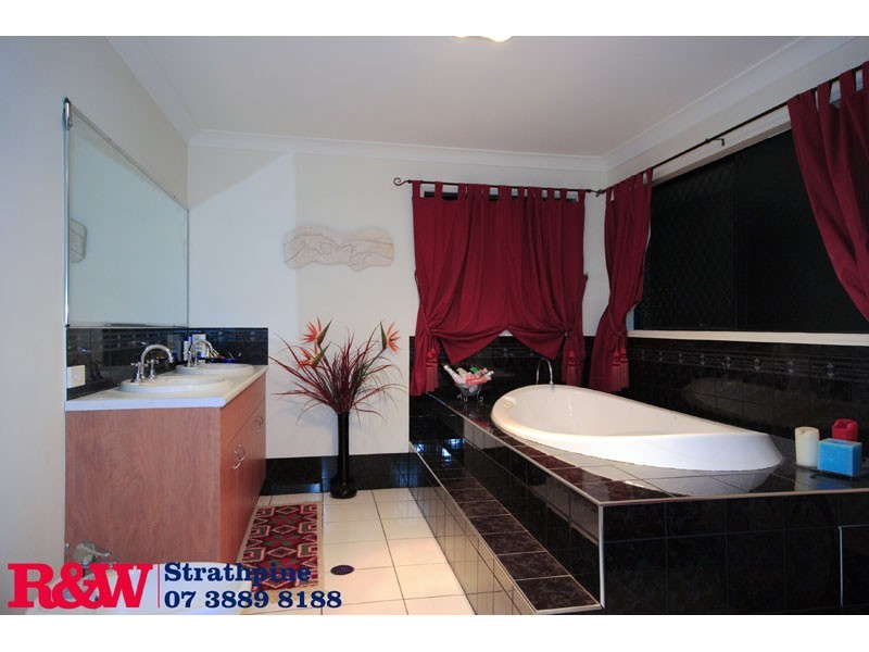 Eatons Hill QLD 4037