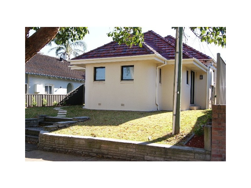 9 BERRY RD, St Leonards NSW 2065