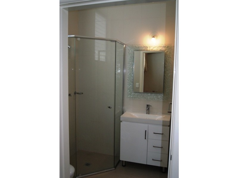 9 BERRY RD, St Leonards NSW 2065