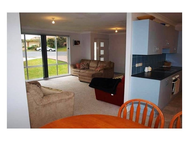16 Solander Place, Lake Cathie NSW 2445