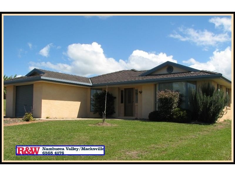 5 Preston Drive, Macksville NSW 2447