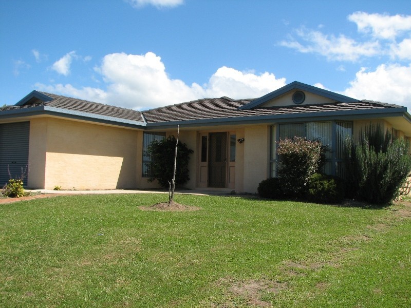 5 Preston Drive, Macksville NSW 2447