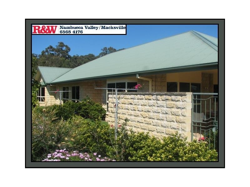 2 Sandpiper Drive, Scotts Head NSW 2447