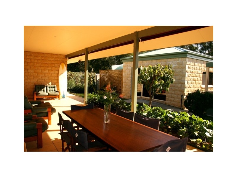 2 Sandpiper Drive, Scotts Head NSW 2447