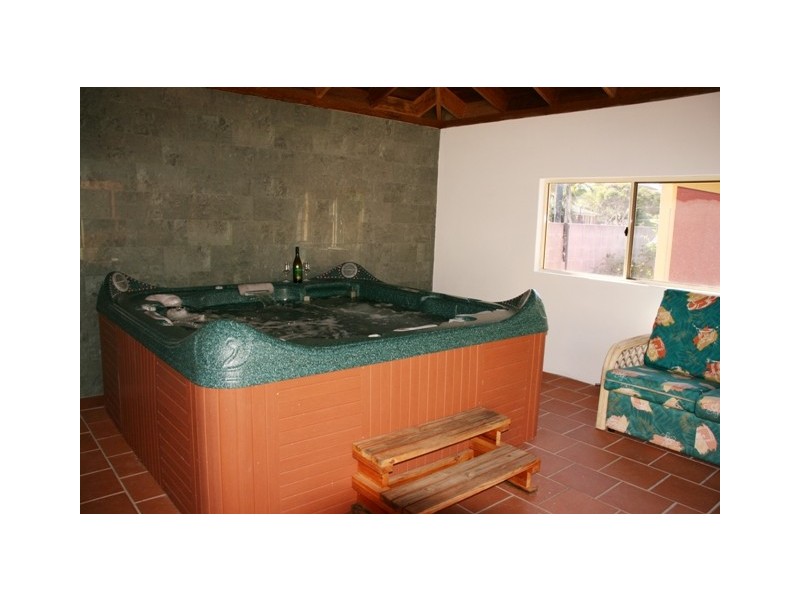2 Sandpiper Drive, Scotts Head NSW 2447