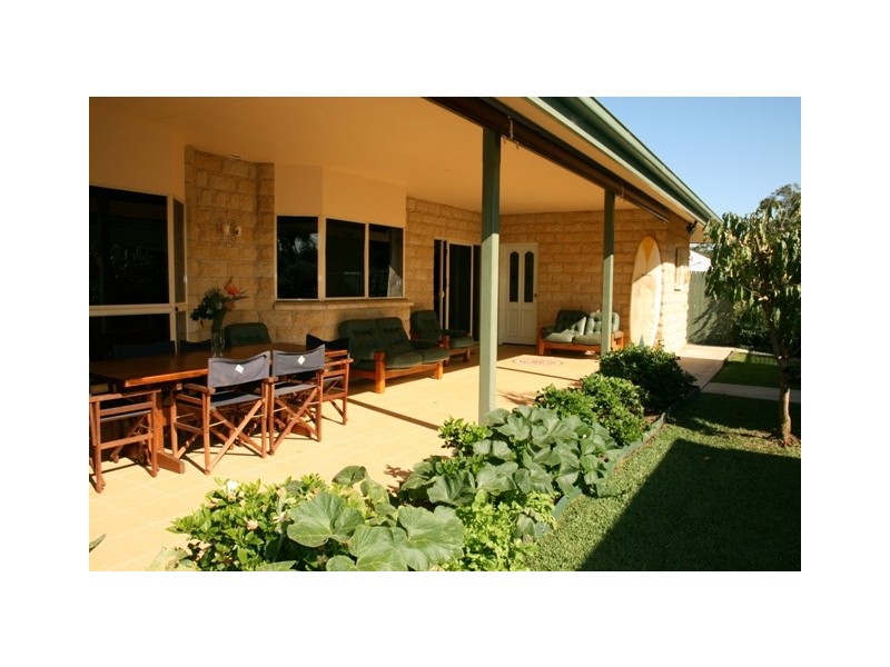 2 Sandpiper Drive, Scotts Head NSW 2447