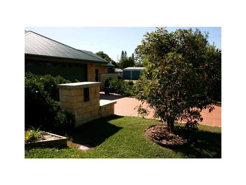 2 Sandpiper Drive, Scotts Head NSW 2447