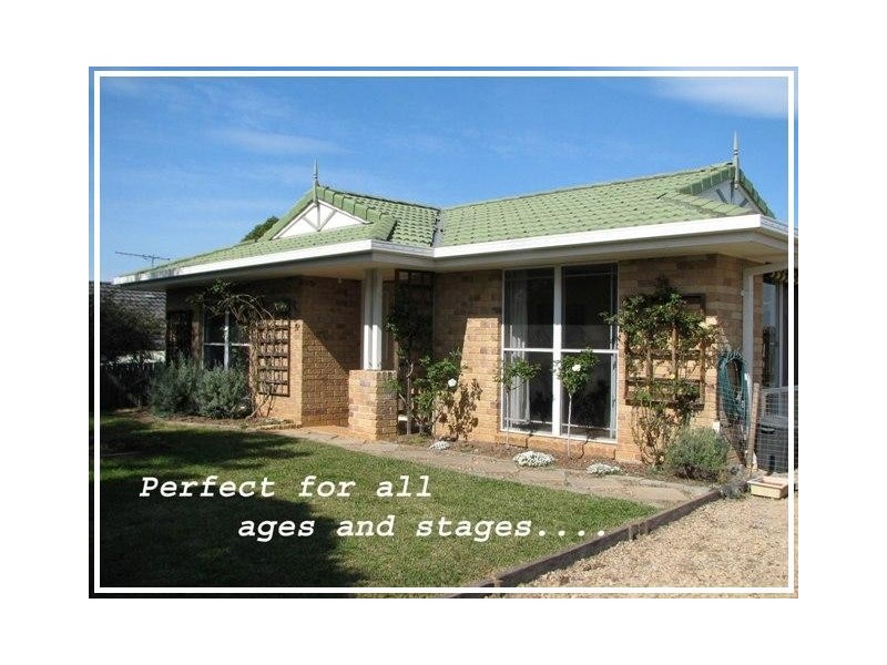 9 Rowe Dr, Macksville NSW 2447