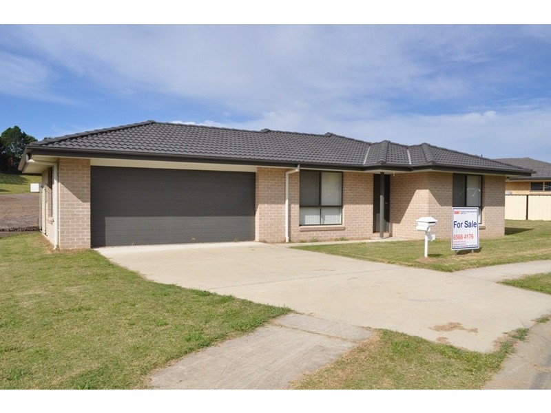 16 Laura Place, Macksville NSW 2447