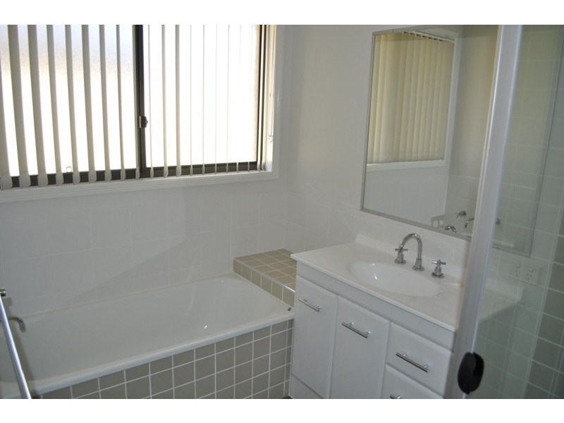 16 Laura Place, Macksville NSW 2447