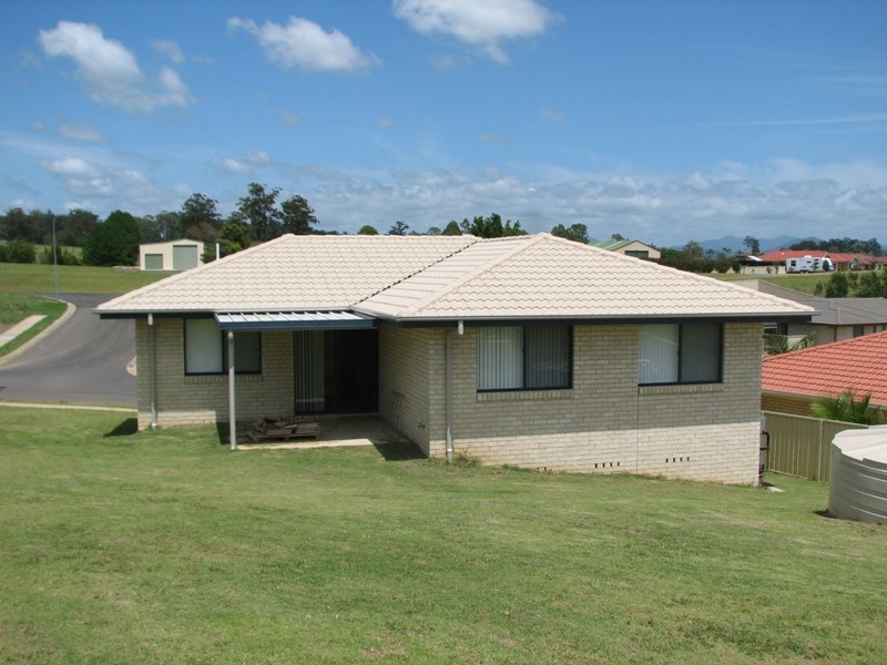 2 Laura Place, Macksville NSW 2447