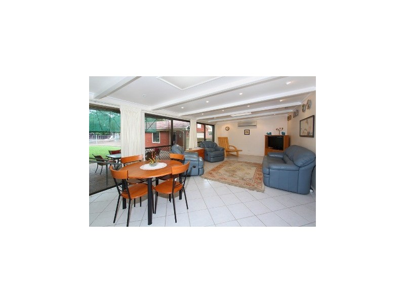 34 Budgeree Road, Toongabbie NSW 2146