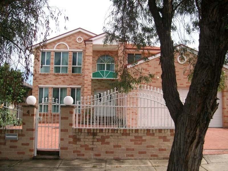 4 Lowe Street, Merrylands NSW 2160