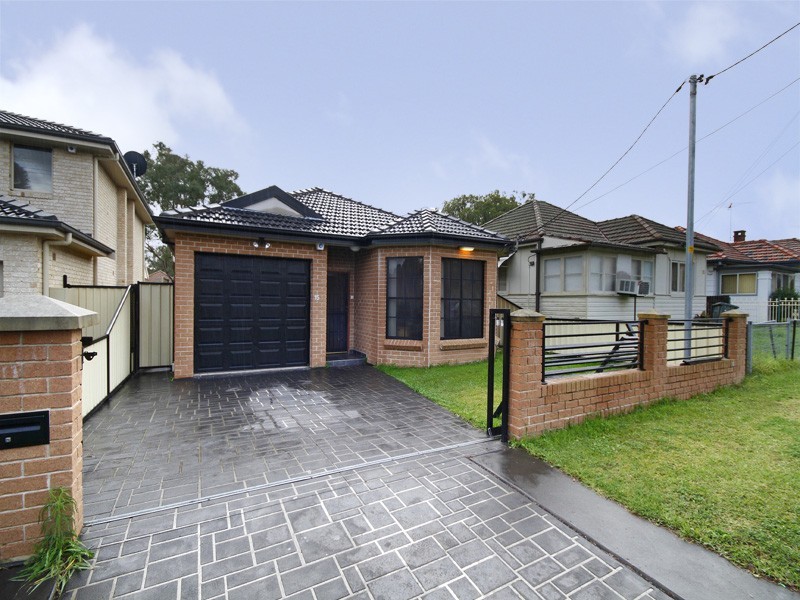 15 Bradman Street, Merrylands NSW 2160