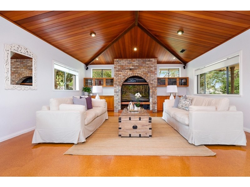 37 Eastern Arterial Rd, St Ives NSW 2075