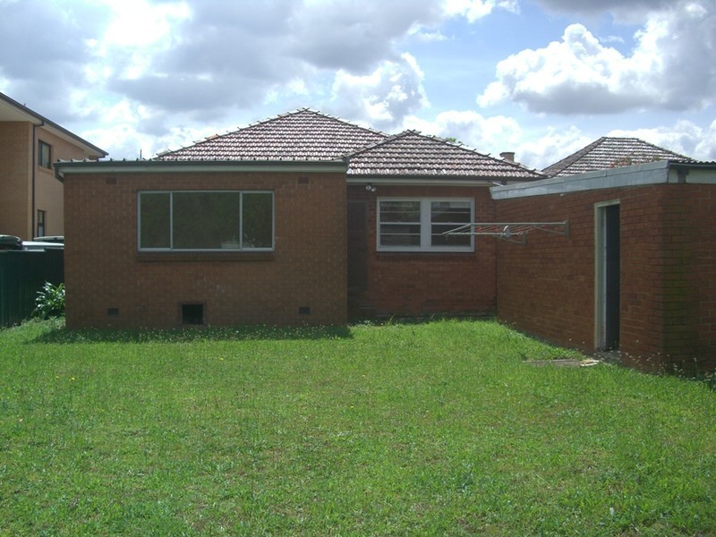 4 CHESTNUT ROAD, Auburn NSW 2144