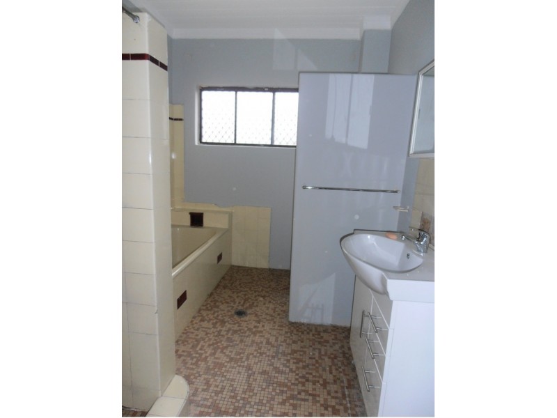 2 CHESTNUT RD, Auburn NSW 2144