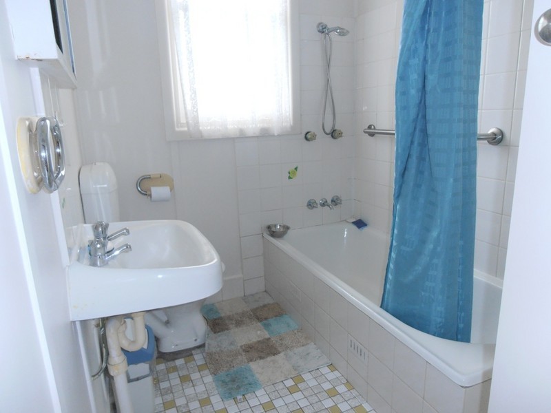 8 LAVERACK CLOSE, South Granville NSW 2142