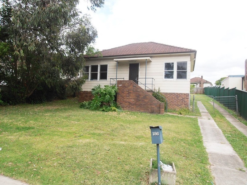 186 JOSPEH STREET, Regents Park NSW 2143