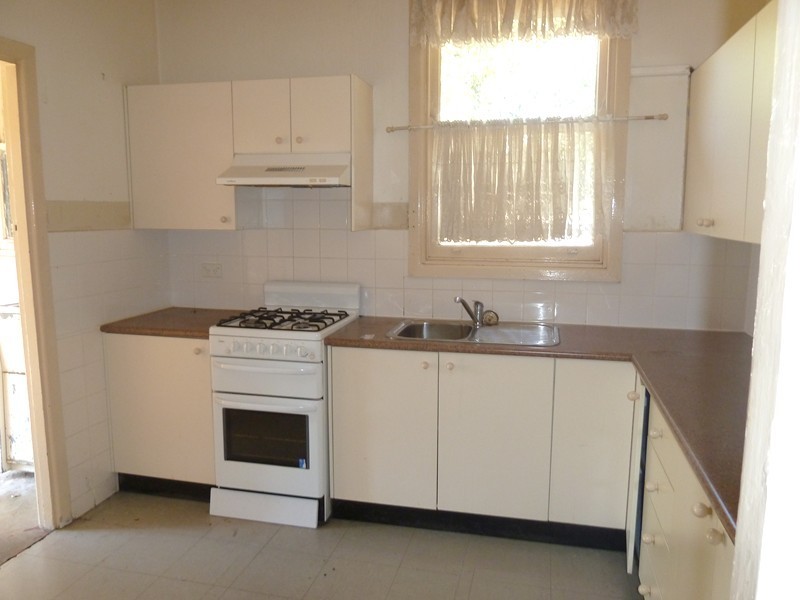 2 LAVERICK CRESENT, Granville NSW 2142