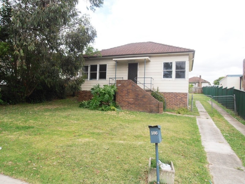 186 JOSPEH STREET, Regents Park NSW 2143
