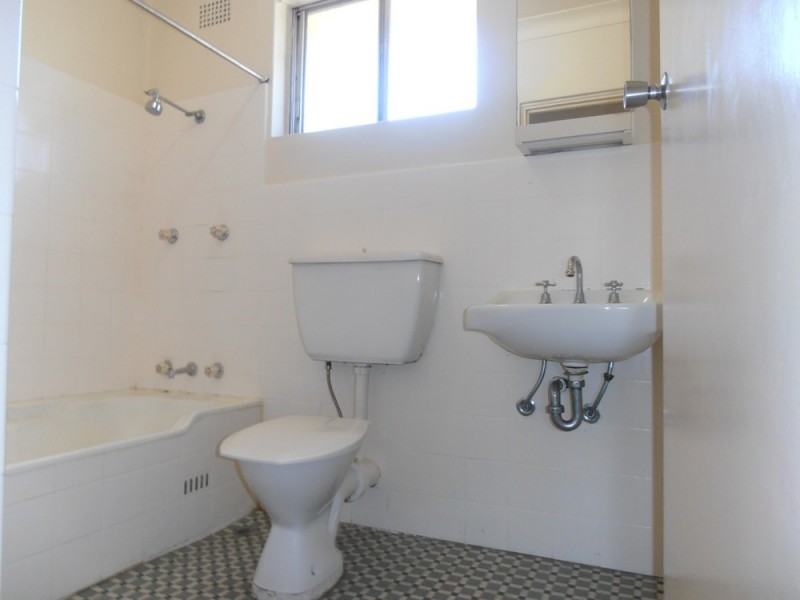 8/120 Harrow Road, Auburn NSW 2144