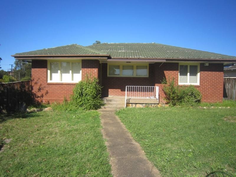 1 Rotorua Street, Lethbridge Park NSW 2770