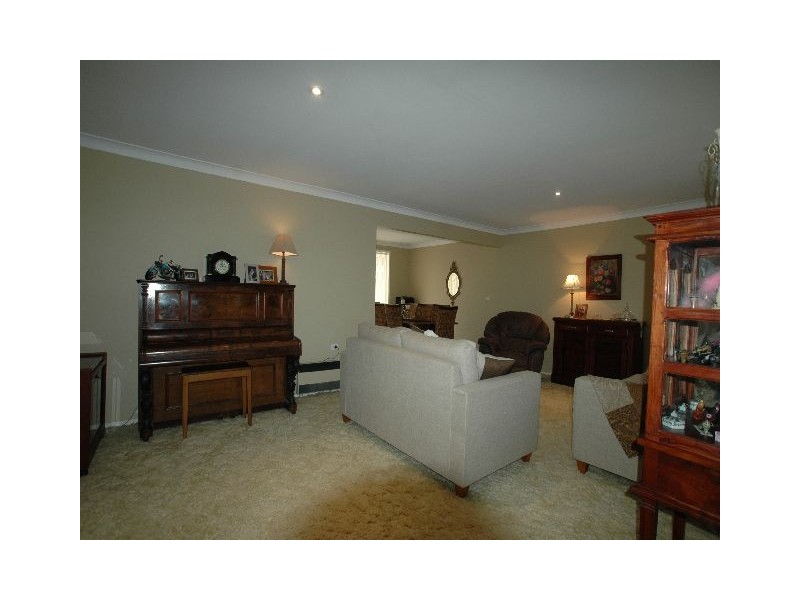 6 Phillip Street, Burradoo NSW 2576