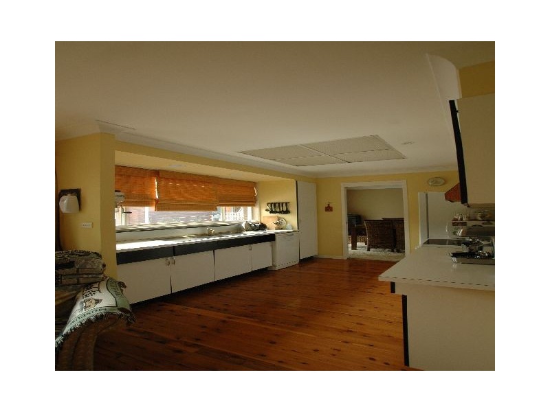 6 Phillip Street, Burradoo NSW 2576