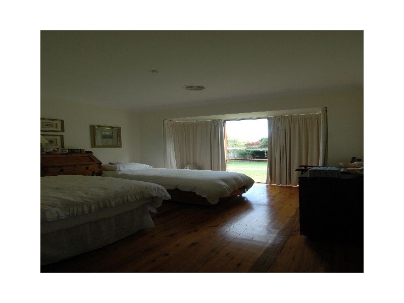 6 Phillip Street, Burradoo NSW 2576