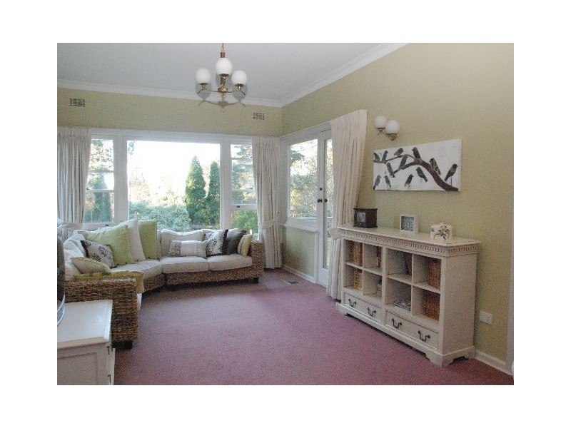 12 Sunninghill Ave, Burradoo NSW 2576